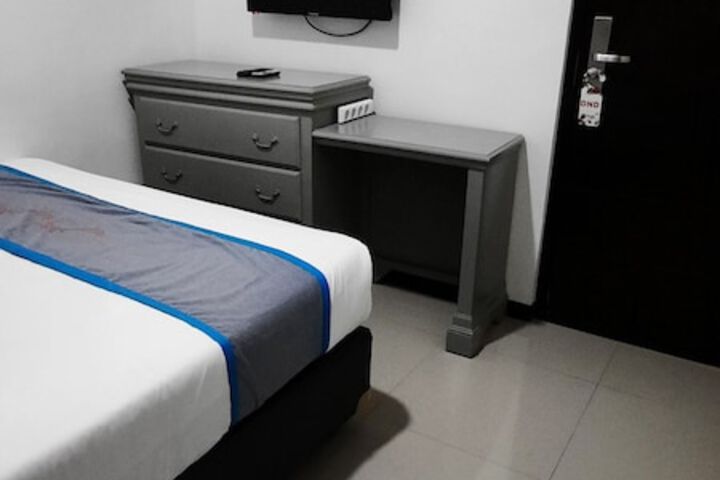 Room 3 of 12