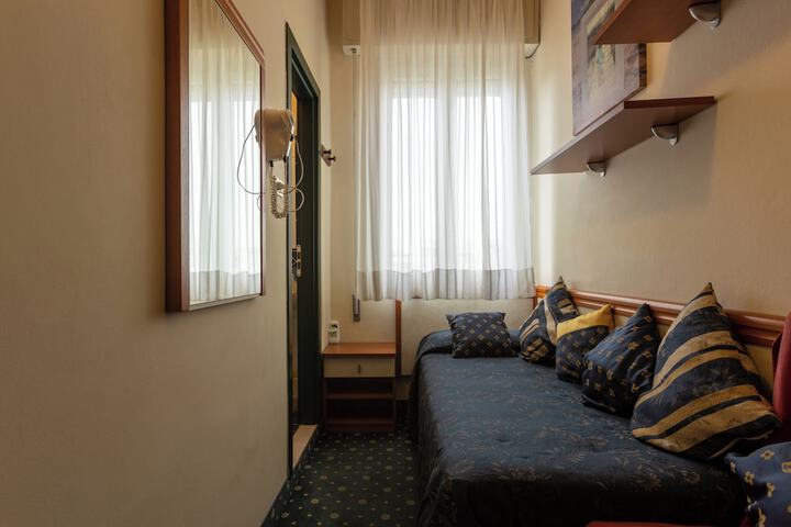 Room 15 of 42