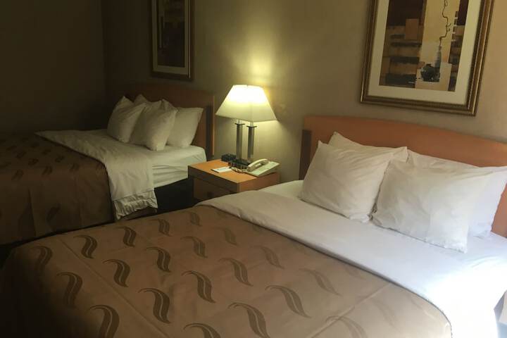 2 Queen Beds (15 of 20)