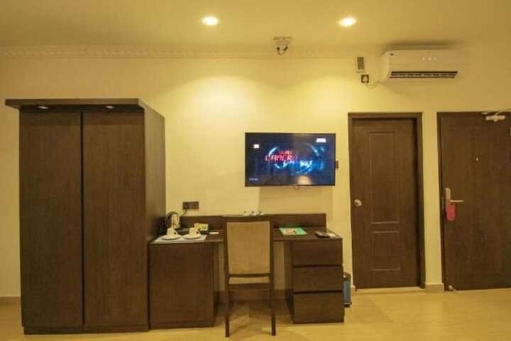 Room 4 of 48