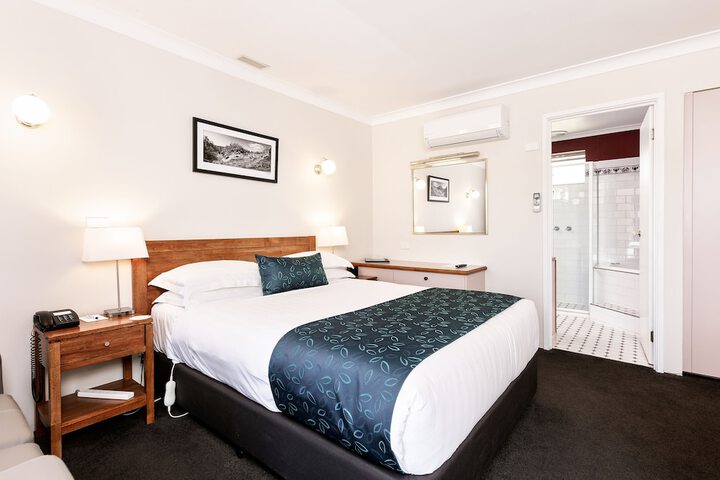 Room 4 of 26