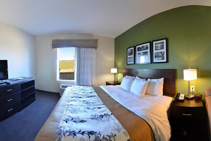 Room 9 of 33