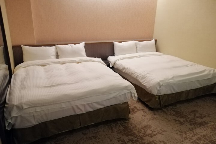 Room 30 of 106