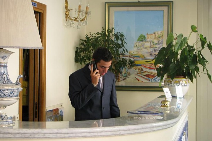Check-in/check-out kiosk
