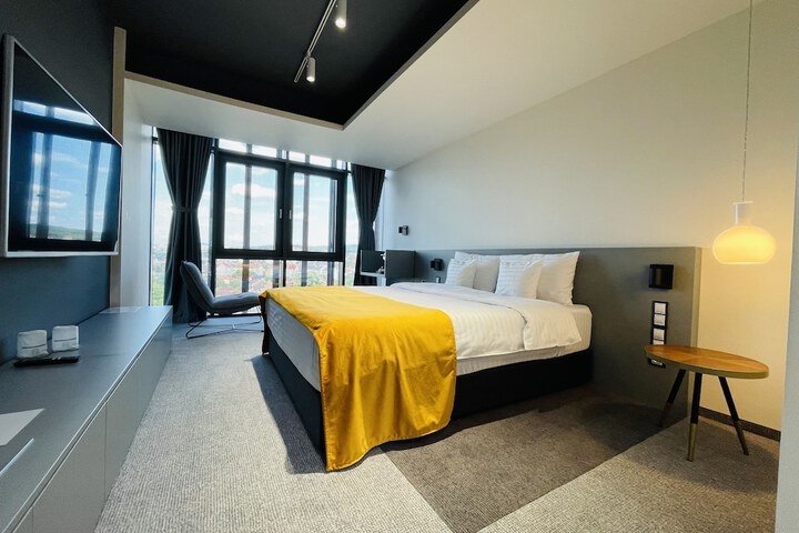 Room 8 of 47