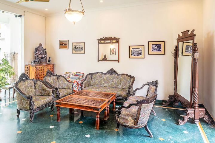 Entrance & Lobby