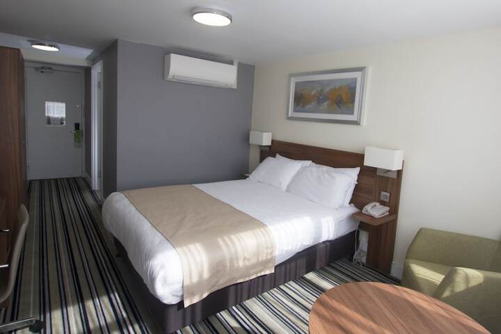 Room 8 of 87