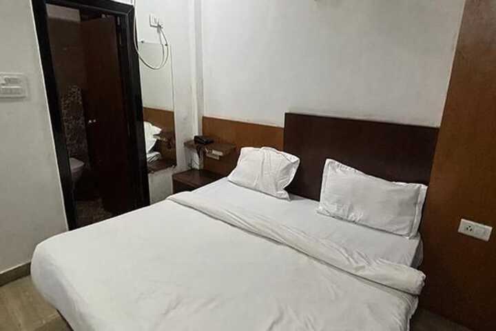 Room 7 of 13