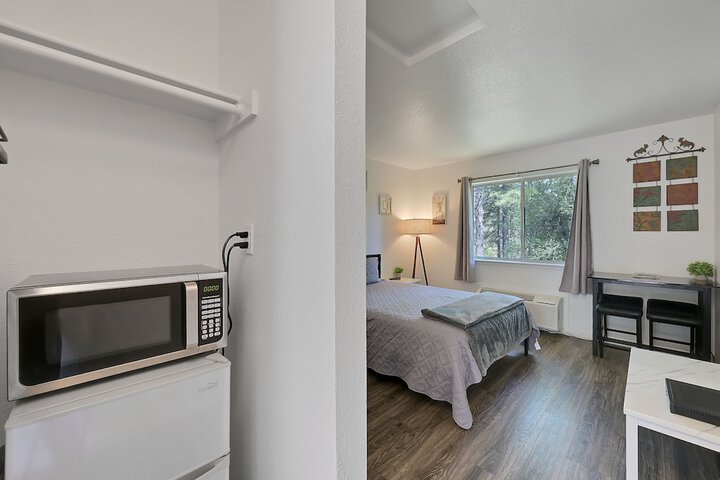 1 Queen Bed (50 of 103)