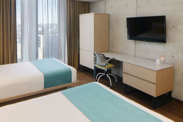 Room 17 of 104