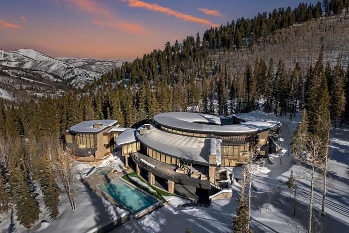 Exterior of Alpine Opus at the Colony