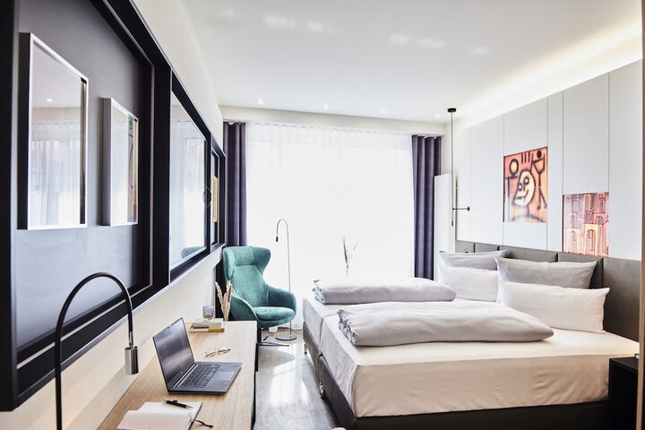 Room 12 of 25