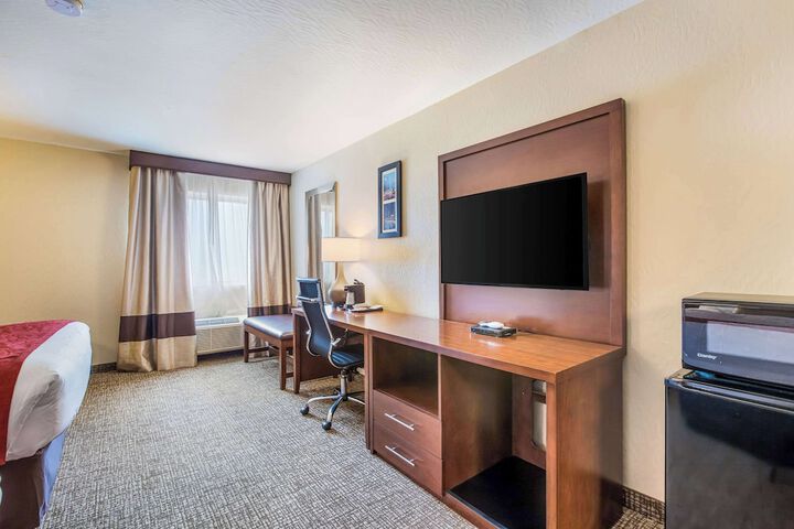 2 Queen Beds Accessible (17 of 20)