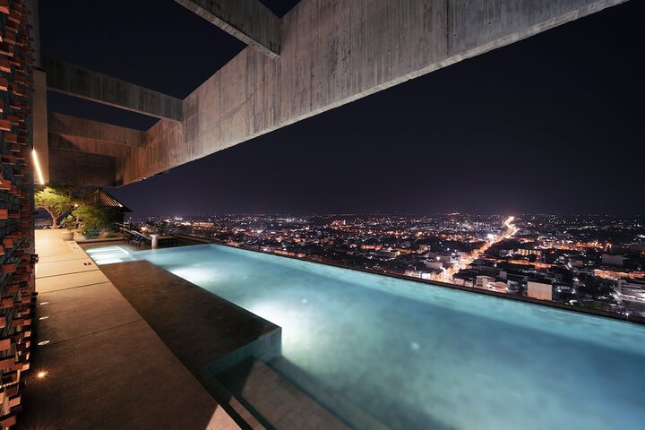 Pool 33 of 78