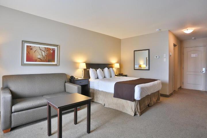 1 Queen Bed (1 of 8)