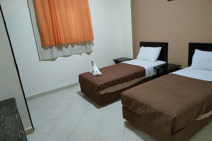 Room 2 of 41