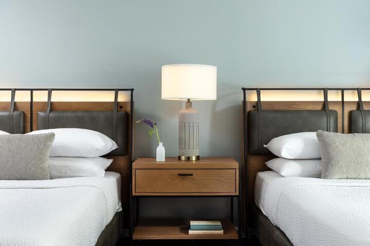 2 Queen Beds (5 of 6)