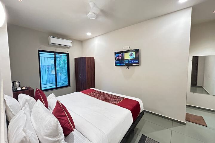 Room 9 of 17