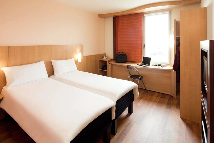 Room 16 of 75