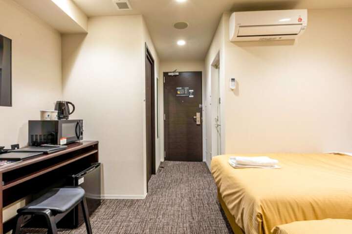Room 5 of 18