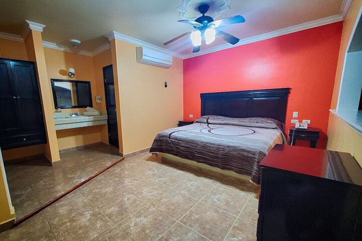 Room 25 of 42