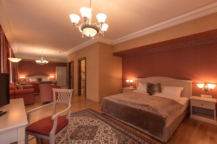 Room 8 of 48