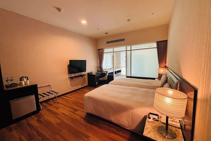 Room 17 of 51