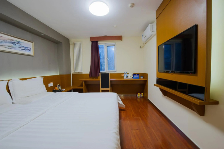 Room 3 of 28