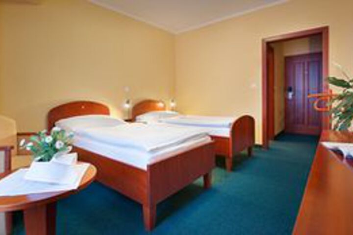 Room 15 of 34