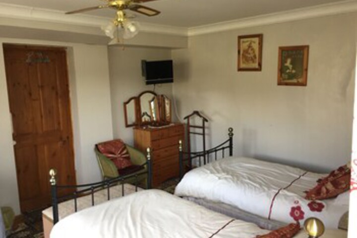 Room 17 of 33
