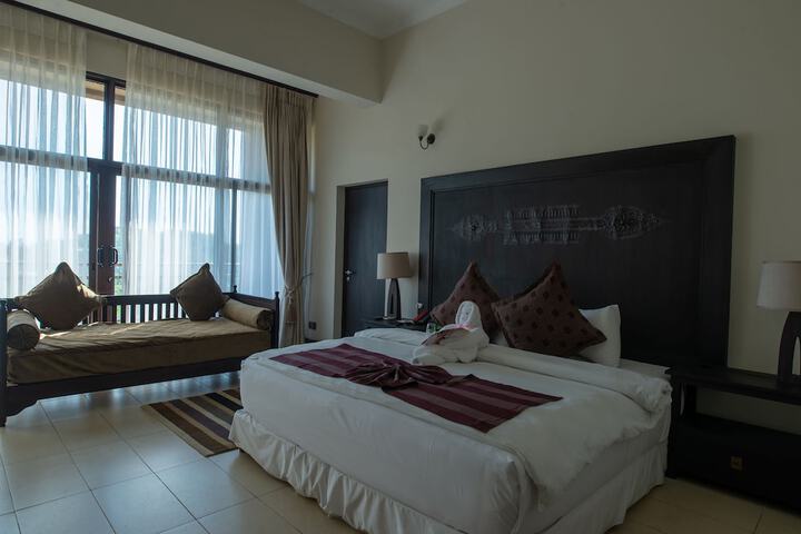 Room 10 of 28