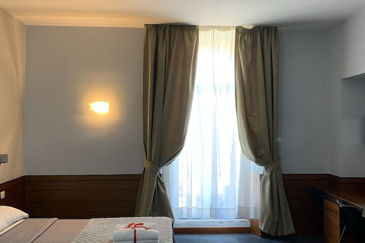 Room 9 of 50