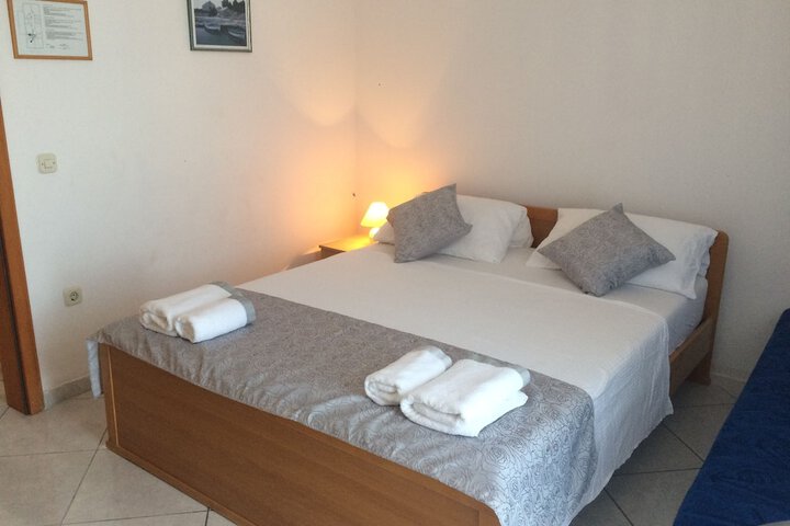 Room 10 of 65