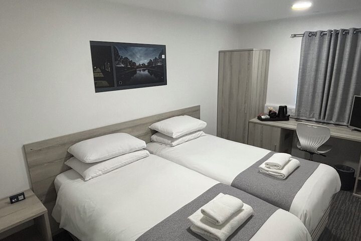 Room 28 of 83
