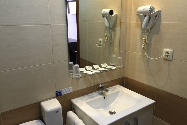 Room 10 of 27