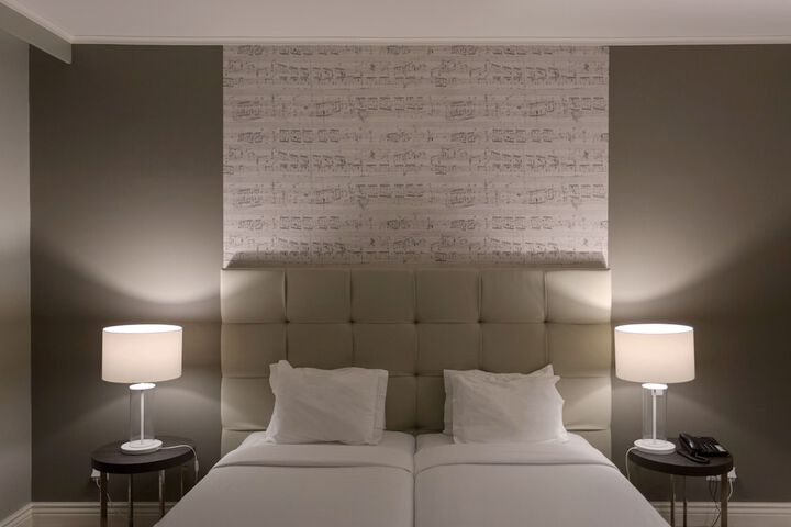 Room 33 of 117