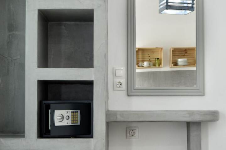 Room 3 of 78
