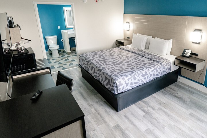 Standard Single King Bed (1 of 5)