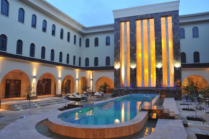 Hotel Exterior 177 of 193
