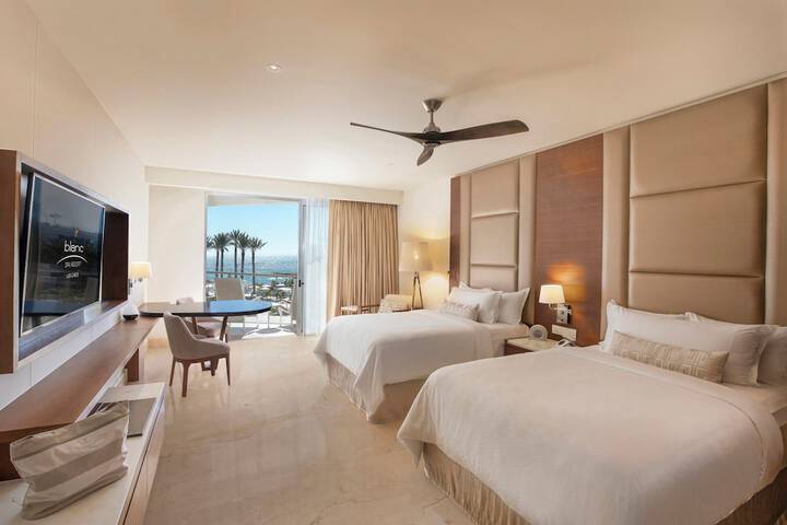 Room 32 of 182