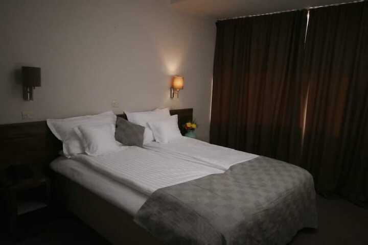 Room 8 of 19