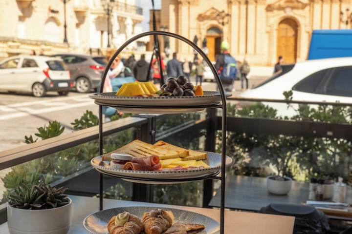 Breakfast/Coffee Service 80 of 98