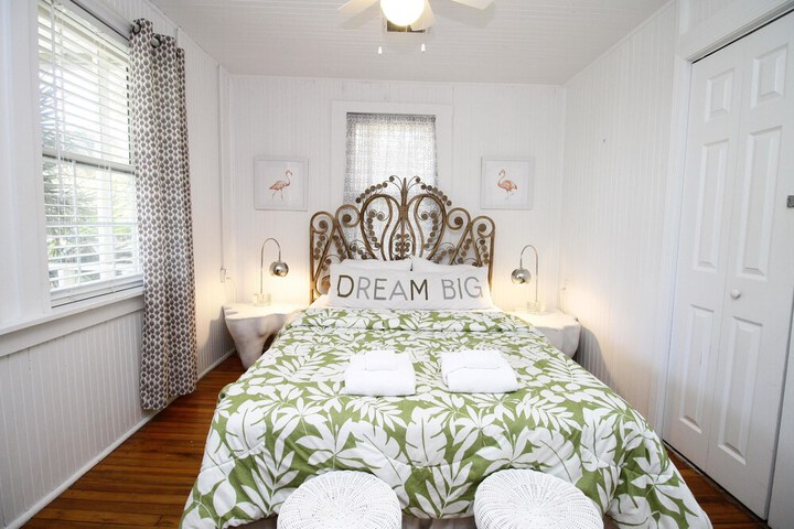 Room 10 of 26