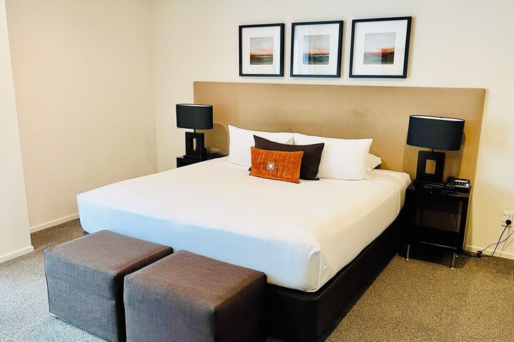 Room 12 of 32
