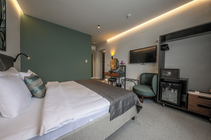 Room 12 of 70