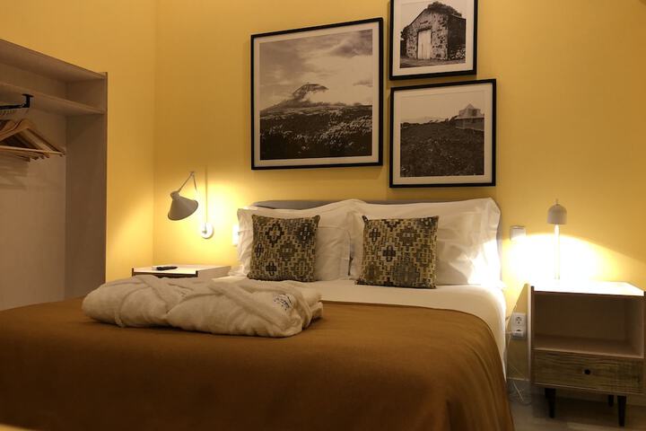 Room 8 of 104