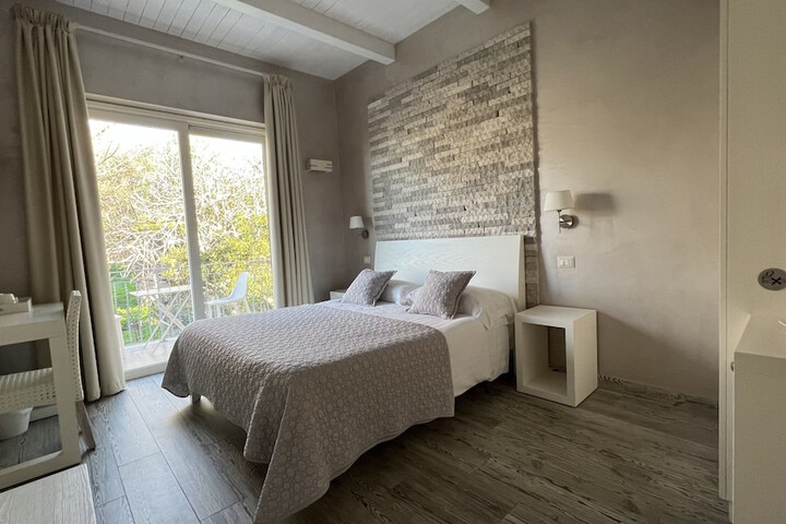 Room 35 of 183