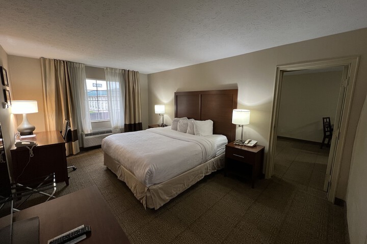 1 King Bed (4 of 13)