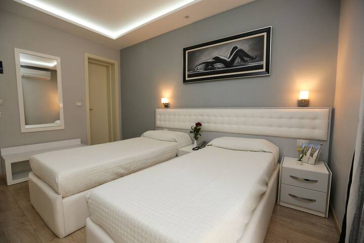 Room 10 of 46