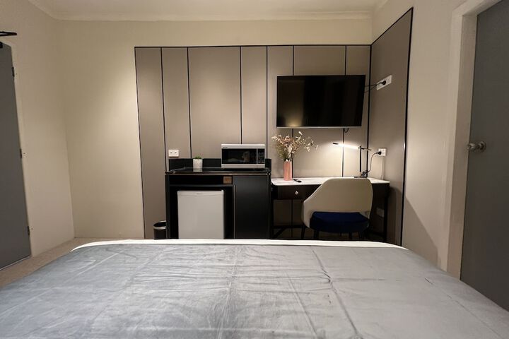Room 8 of 63